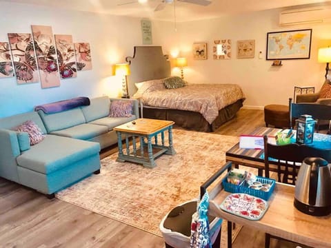 Butterfly Suite Hot Tub BBQ Private Apartment in Ahwahnee