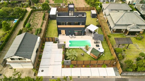 Property building, Day, Bird's eye view
