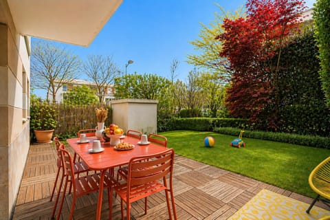 Spring, Day, Garden, Dining area, Garden view
