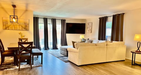 Communal lounge/ TV room, Living room, Evening entertainment