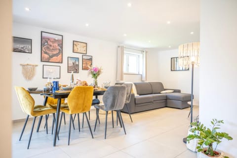 Living room, Seating area, Dining area