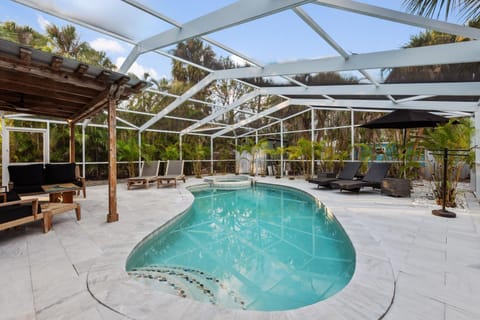 Siesta Key Oasis with Outdoor Pool and Screened Lanai! House in Siesta Beach