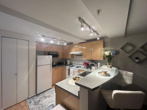 Kitchen or kitchenette, Dining area, dishwasher, minibar, pet friendly, stove, toaster