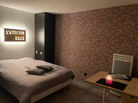 Bed, Photo of the whole room, Bedroom
