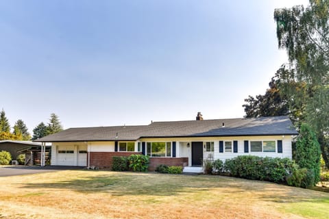 Serene Forest Grove Home with Deck and Stunning Views! House in Forest Grove