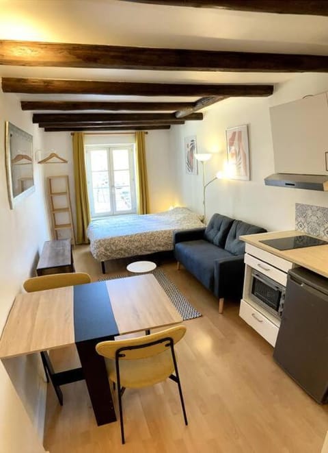 Living room, Photo of the whole room, Seating area, Bedroom