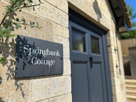 Springbank Cottage by MaisonPro House in Stroud