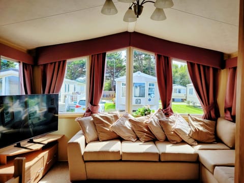 Property building, Communal lounge/ TV room, Living room, Seating area
