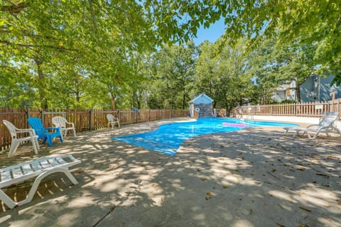 3 Mi to Silver Dollar City! Family Getaway with Pool House in Indian Point