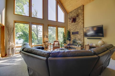 Lakefront Brainerd Cabin with Fireplace! Cabin in Minnesota