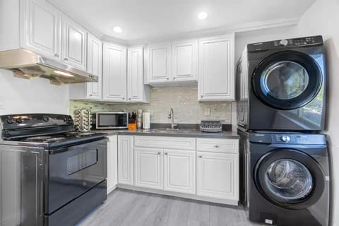 Kitchen or kitchenette, minibar, pet friendly, stove, washing machine, dryer