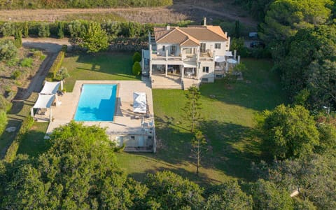 Property building, Bird's eye view, Garden, Swimming pool