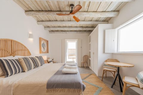 Bed, Photo of the whole room, Bedroom, fireplace