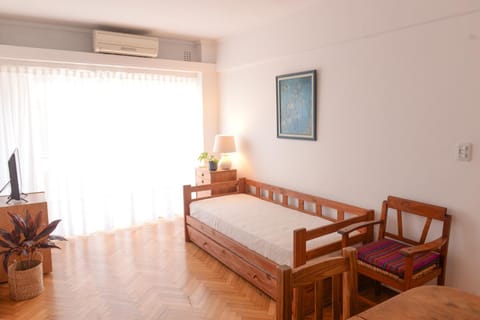 Seating area, air conditioner