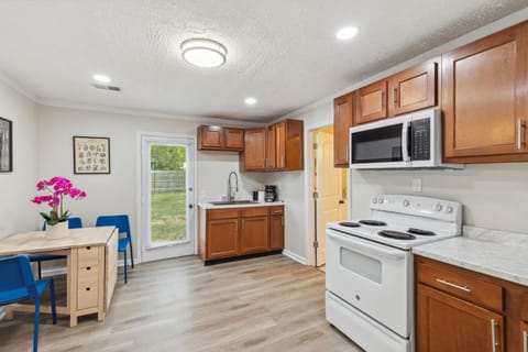 Elm Two Bedroom House in Historic Loveland House in Ohio