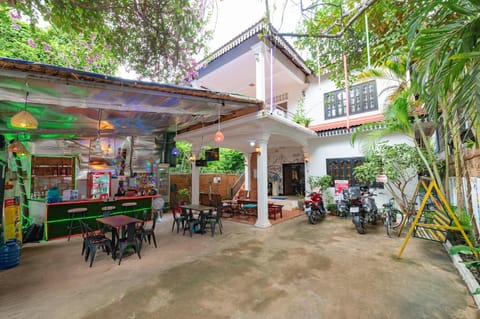 Property building, Restaurant/places to eat