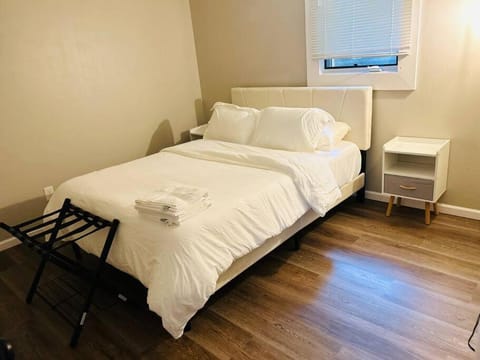 Horace House On The Hill Apartment in Maple Grove