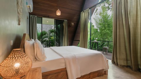 Bed, Bedroom, Garden view