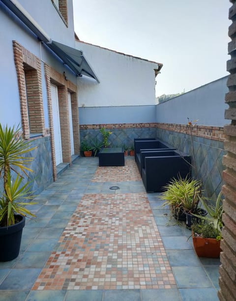 Property building, Balcony/Terrace, Living room
