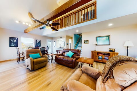 Granite Peak Vista - Inks Lake House in Buchanan Dam