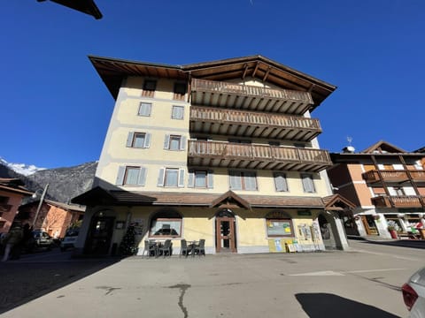 Property building, Facade/entrance, Off site