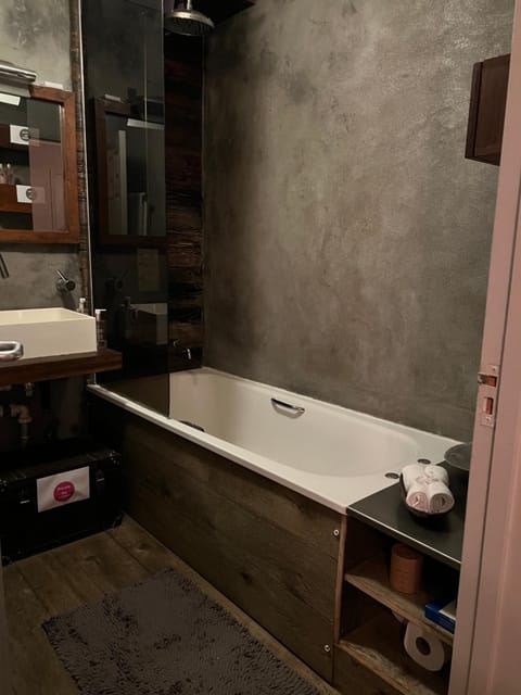 Bathroom, Bath, towels