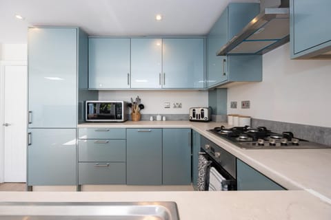 GuestReady - A Haven by the River House in Stretford