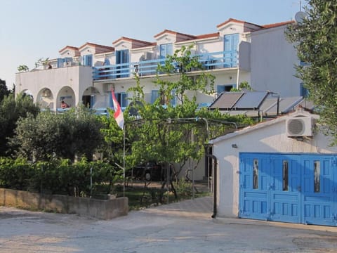 Property building, Facade/entrance, Off site