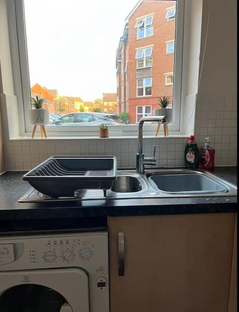 Cozy 2bed apartment w/ parking Apartment in Swindon