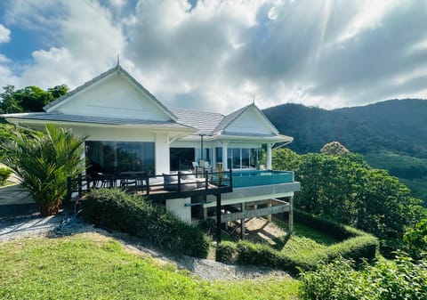 Property building, Balcony/Terrace, Swimming pool