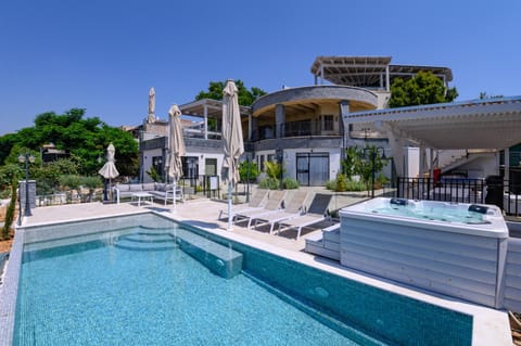 Property building, Hot Tub, Solarium, Swimming pool