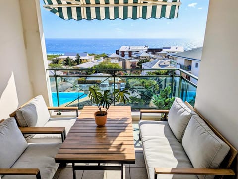 Patio, Day, Natural landscape, Balcony/Terrace, Balcony/Terrace, Dining area, Pool view, Sea view, Swimming pool, sunbed