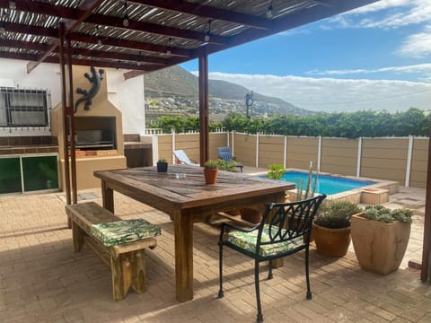 Natural landscape, Balcony/Terrace, Mountain view, Pool view, Swimming pool, sunbed