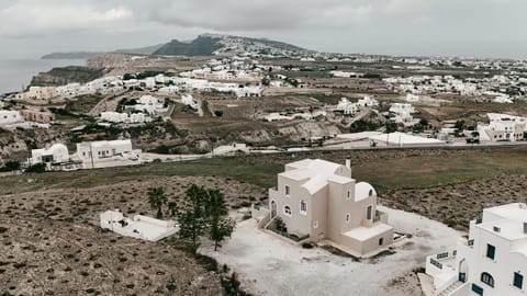 Property building, Day, Natural landscape, Winter, Landmark view, Mountain view, Sea view, Sunrise, Sunset