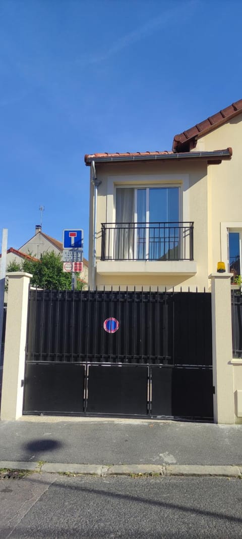 Maison studio duplex Mont Valérien Apartment in Suresnes