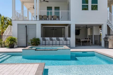 New The Altair House - Fire Pit Pool & Hot Tub House in Stock Island