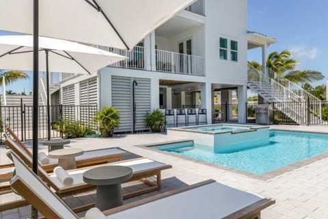 New The Altair House - Fire Pit Pool & Hot Tub House in Stock Island