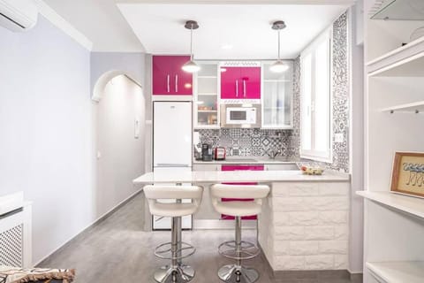 Coffee/tea facilities, Kitchen or kitchenette, Dining area, internet, microwave, stove, washing machine, dryer