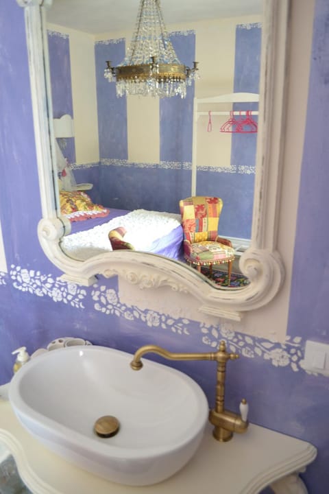 La maison delle favole Bed and Breakfast in Desenzano del Garda