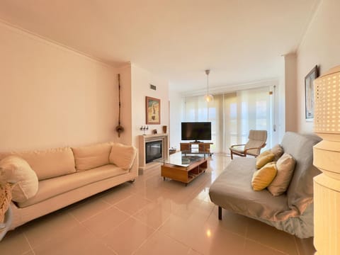 Communal lounge/ TV room, TV and multimedia, Living room, Seating area, Evening entertainment