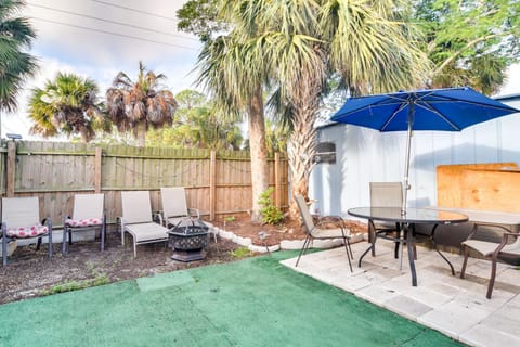 3 Mi to Beach Remodeled Seminole Apt with Yard! Apartment in Seminole