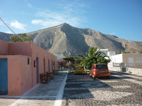 Facade/entrance, Area and facilities