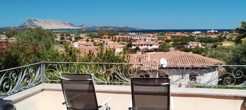 Natural landscape, View (from property/room), Balcony/Terrace, Dining area, City view, Sea view