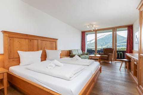 Bedroom, Mountain view