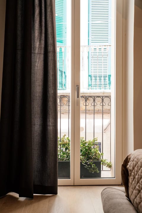 View (from property/room), Balcony/Terrace, Seating area