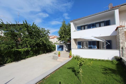 Facade/entrance, Garden view