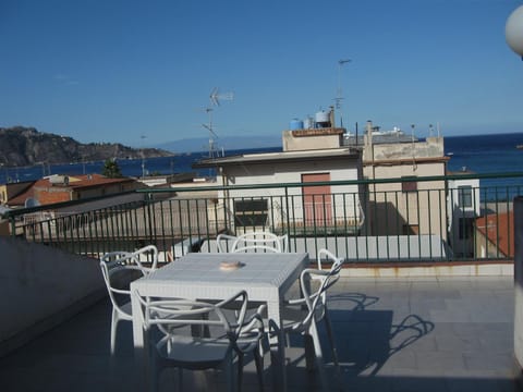 Property building, Balcony/Terrace, Sea view