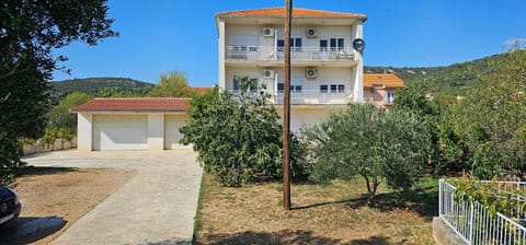 Garden, Inner courtyard view