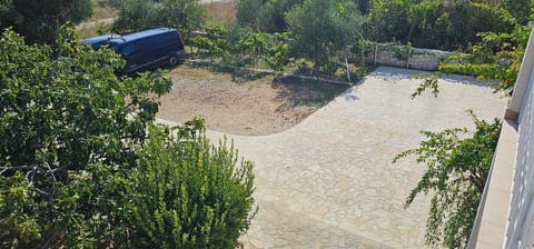 Bird's eye view, Parking