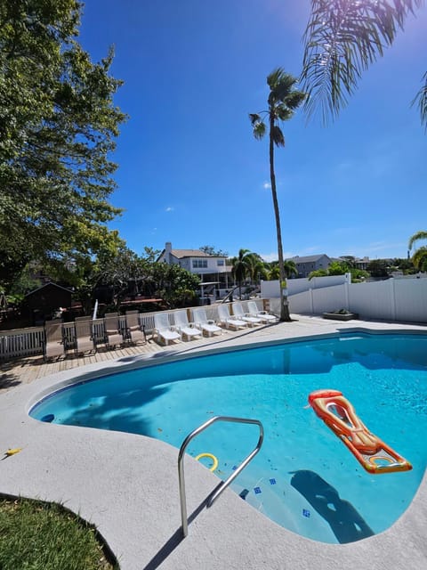 Palm Harbor Waterfront with pool & Game room House in Tarpon Springs